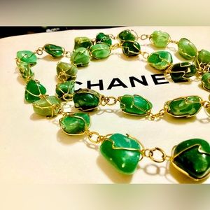 Stone necklace with gold wire